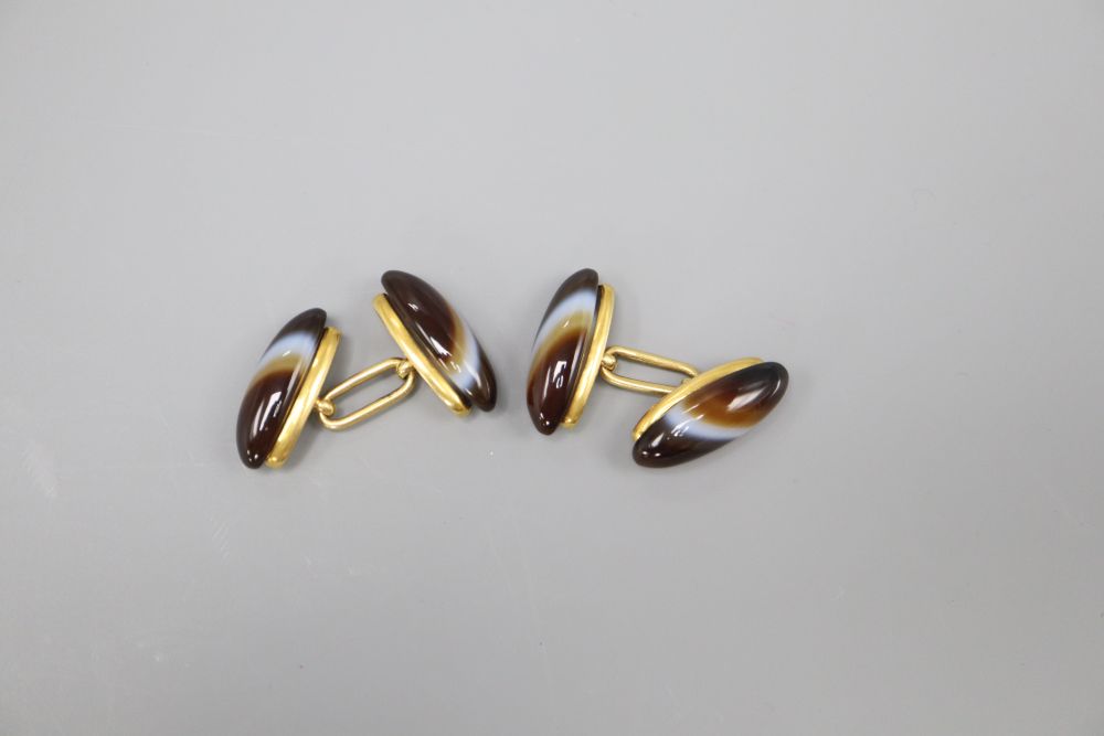 A pair of yellow metal and agate cufflinks